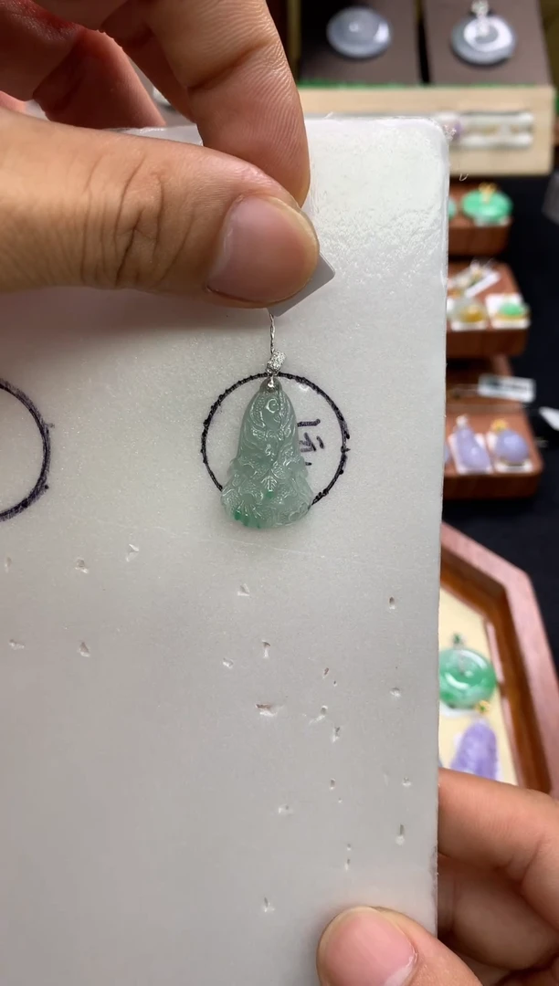 吊坠(不含链)18K金镶嵌翡翠白菜