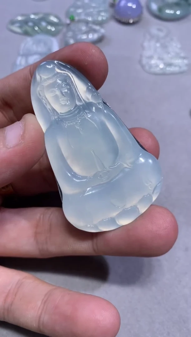 吊坠(不含链)未镶嵌翡翠观音7980  59.2  36.5  4.6