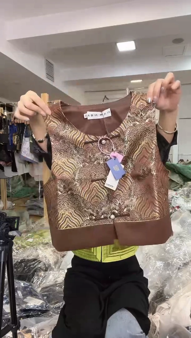 马甲       M码       80-105斤