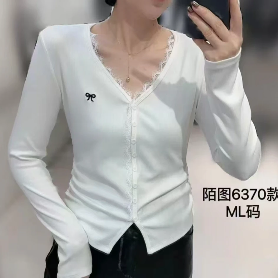 时尚百搭蕾丝打底小衫显瘦气质长袖2525