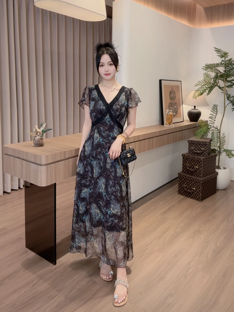 36769 鱼鱼2025夏季新款老钱风气质连衣裙大码女装显瘦长款连衣裙