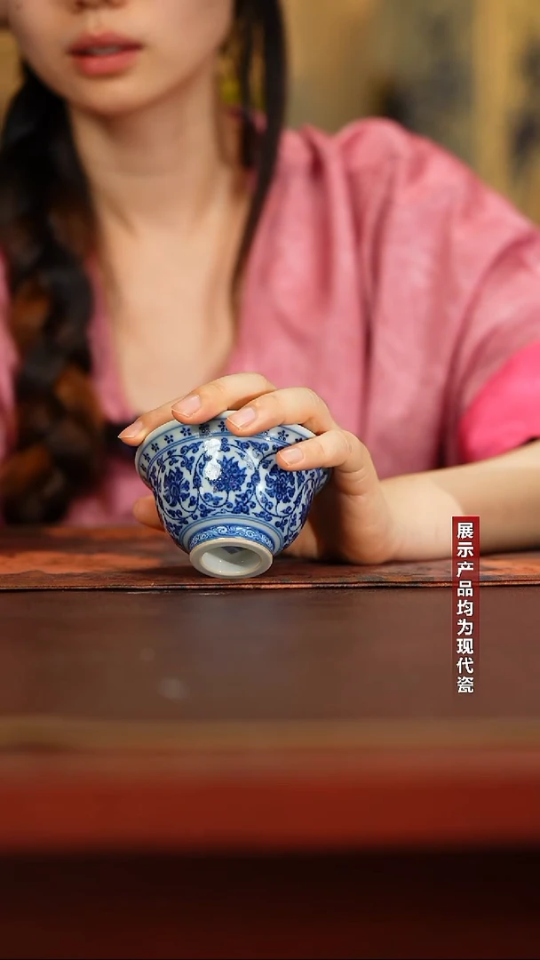 陌****¹景陶院柴窑青花永乐压手杯（花心）