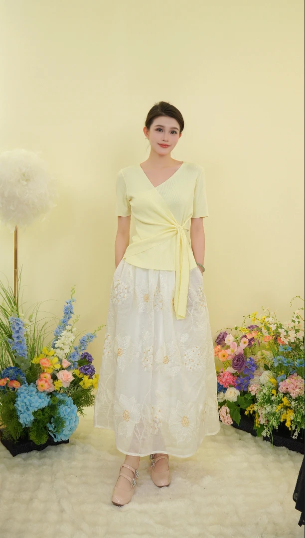 长袖防晒慵懒风V领女绑带短袖T恤法式夏季设计师蕾丝气质时尚复古