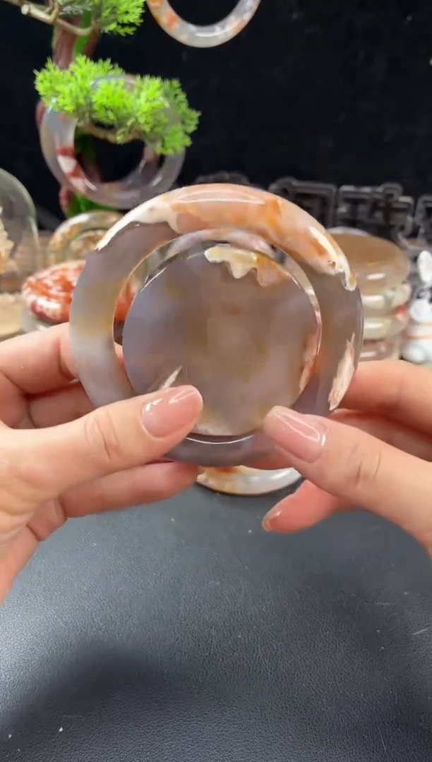 未镶嵌手镯（圆镯）石英质玉60