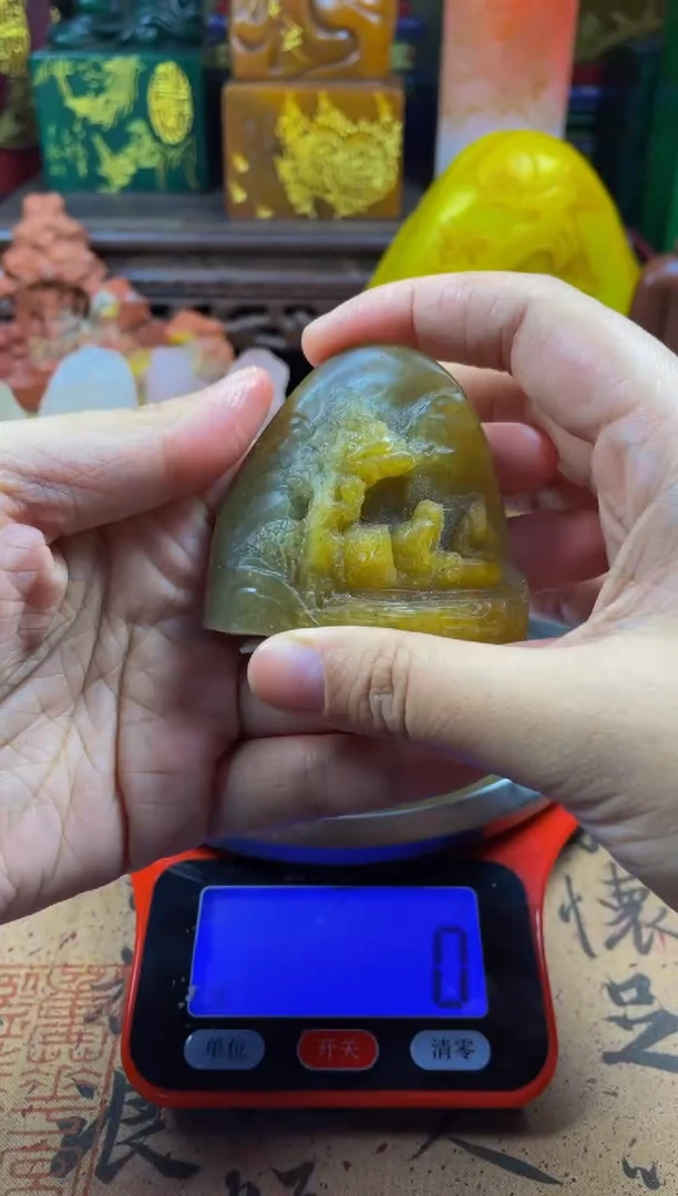 寿山石印石黄冻石高浮雕 随缘