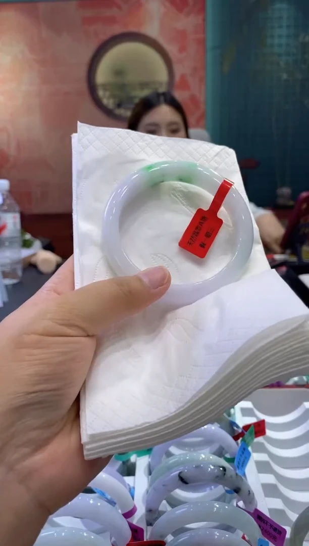翡翠手镯未镶嵌多人0009398