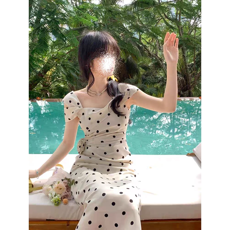 法式白色波点露背吊带连衣裙女夏季包臀裙子辣妹收腰修身清纯长裙