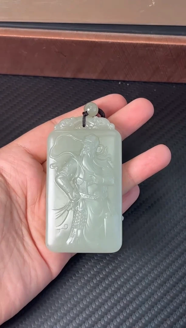 吊坠(赠链)未镶嵌和田玉且末微色差近矿吊坠k