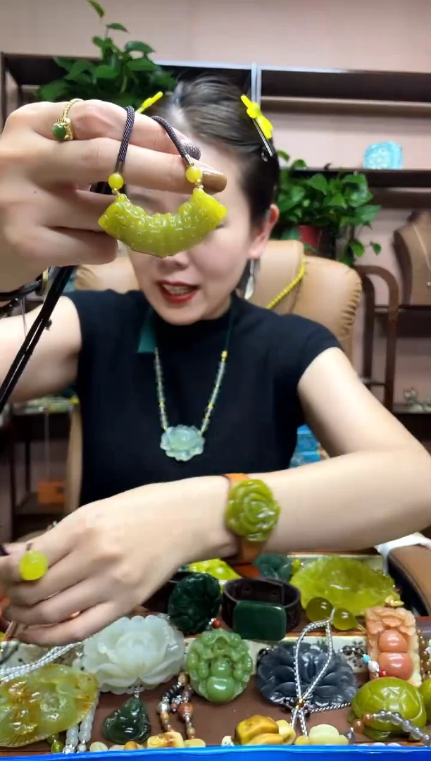 未镶嵌岫玉吊坠多样性发货发其中之一