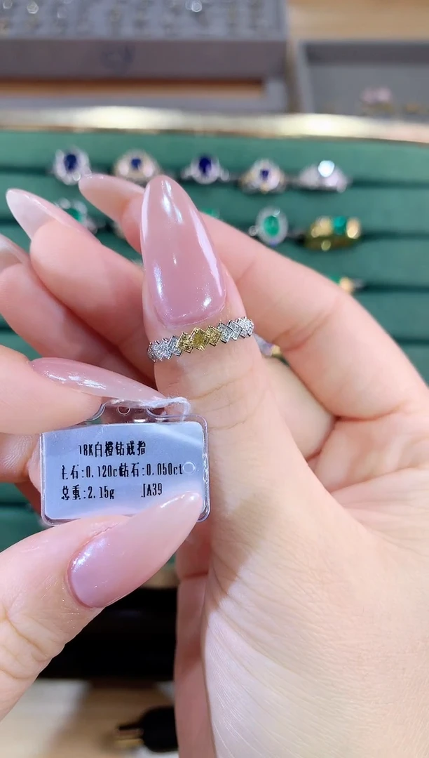 18K金镶嵌戒指钻石戒指