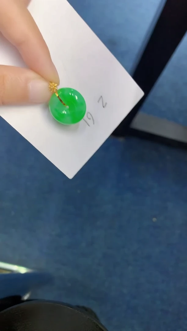 翡翠18K金镶嵌颈饰000000000