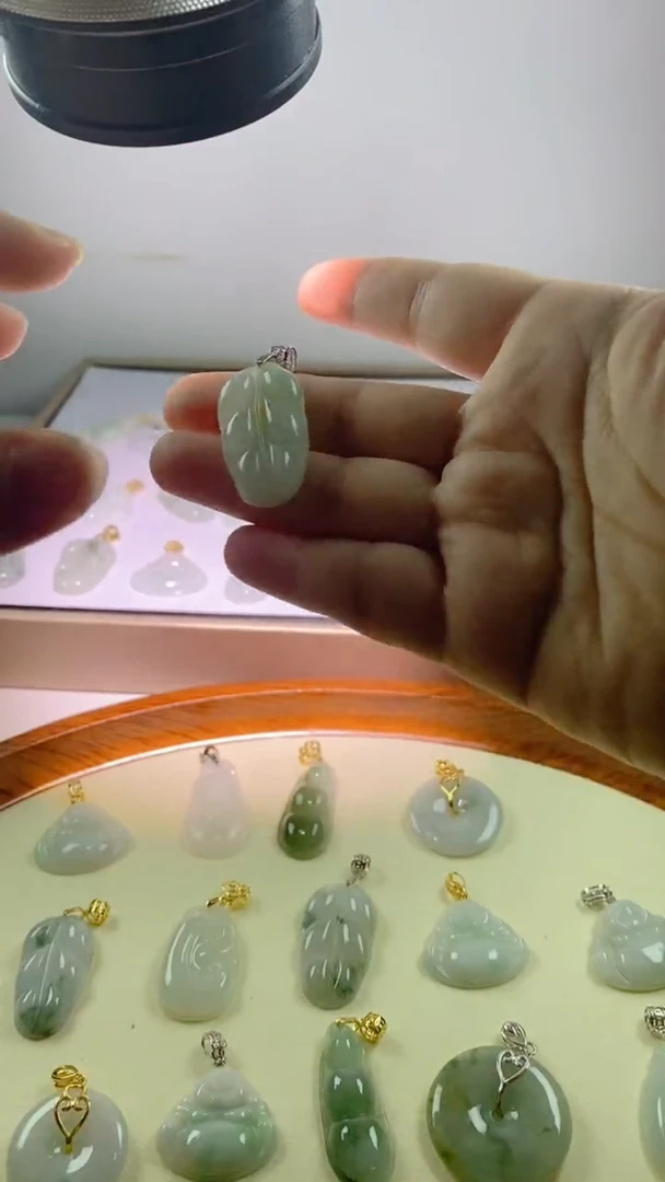 翡翠未镶嵌吊坠(不含链)天然缅甸翡翠A货叶子