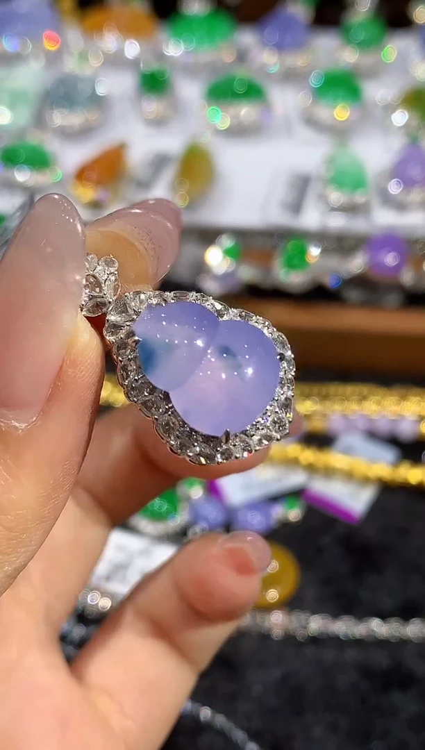 吊坠(不含链)18K金镶嵌翡翠多样性发其一