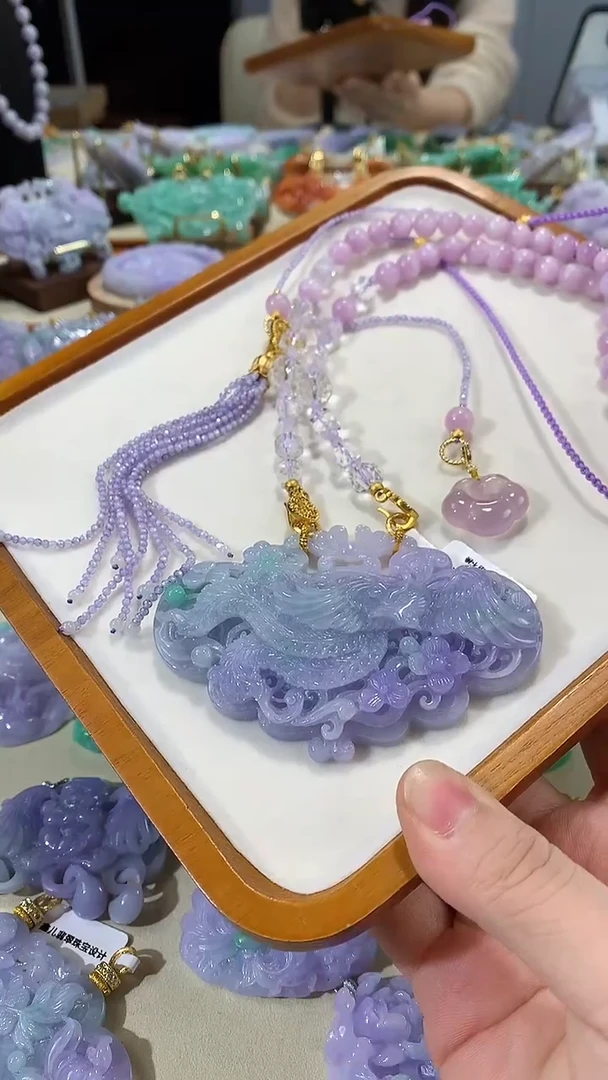 颈饰未镶嵌翡翠吊坠