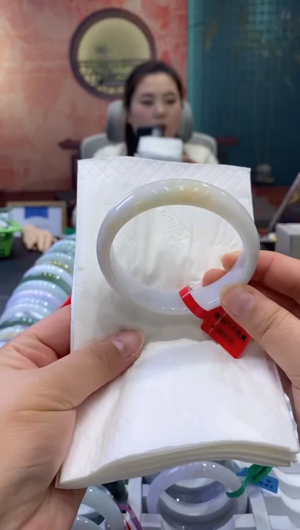【闪购商品】翡翠手镯未镶嵌多人000425