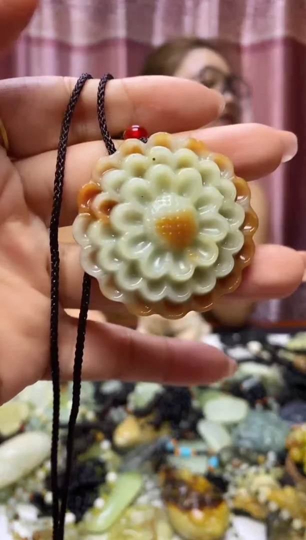 岫玉未镶嵌挂件