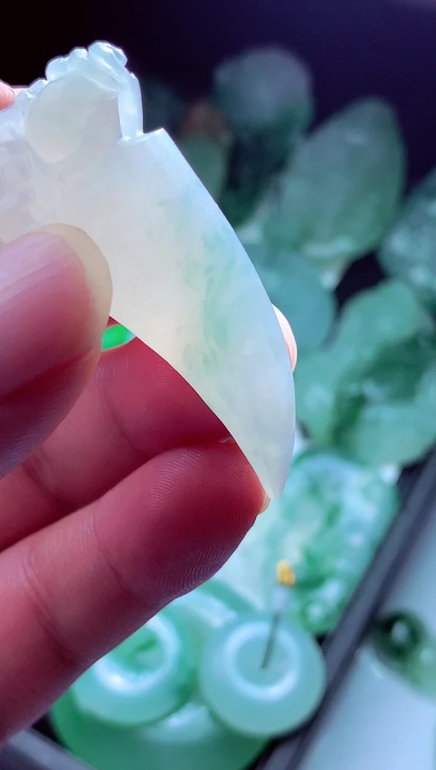 未镶嵌定制翡翠人***?翡翠毛货定制