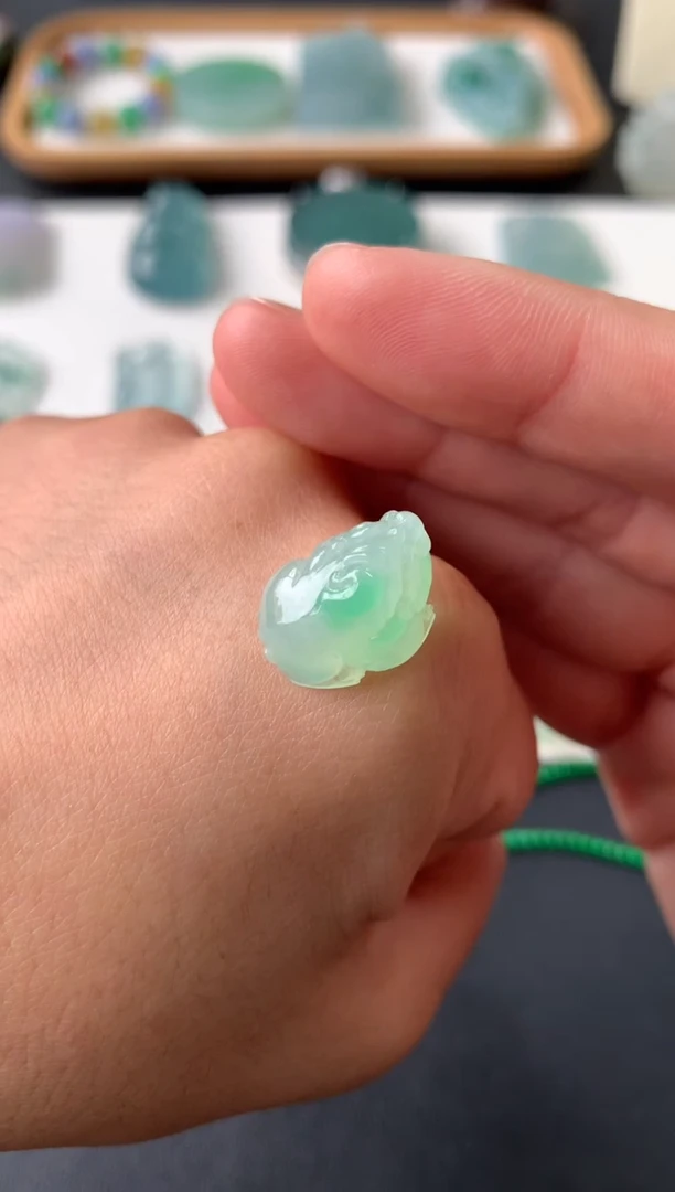 未镶嵌定制翡翠翡翠