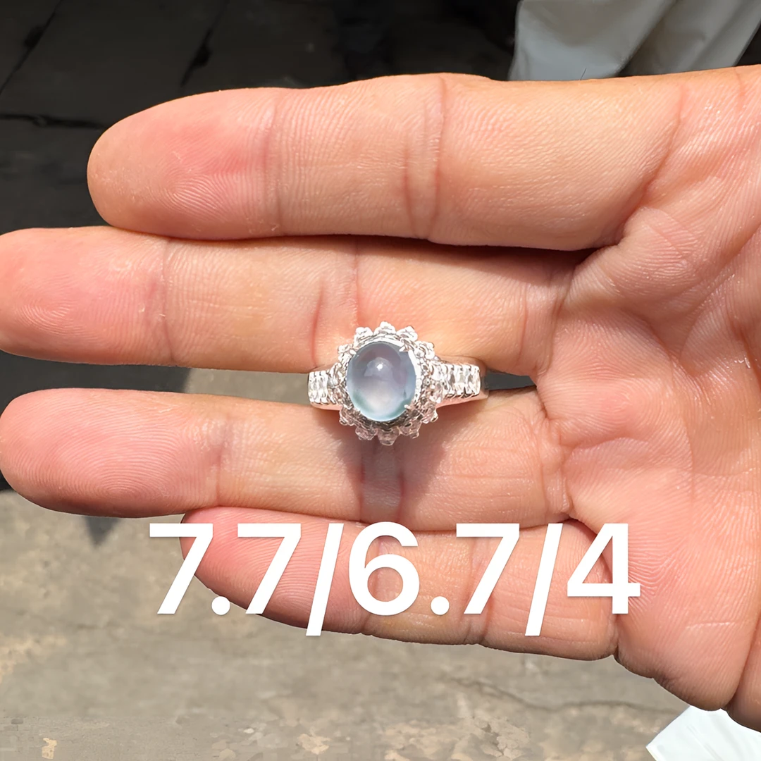 0602(小哪吒在源头)高冰种翡翠紫底飘花戒面饱满杠味荧光足M130