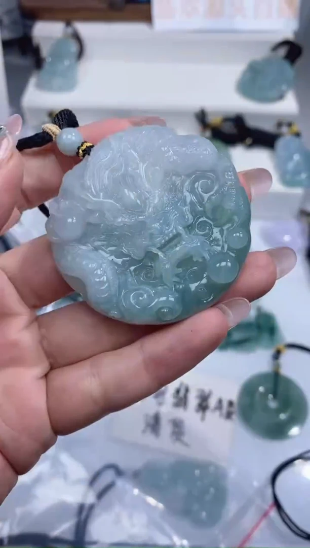 颈饰未镶嵌翡翠吊坠