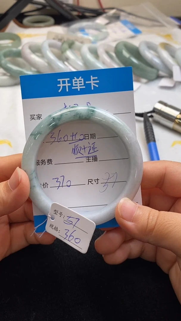 翡翠手镯未镶嵌搁****忆134567865