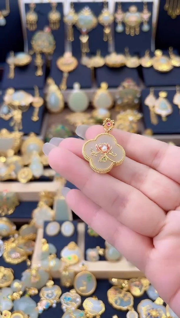 颈饰银S925镀金镶嵌和田玉彼岸花四叶草吊坠