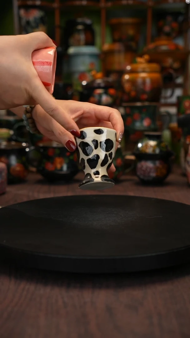 手绘釉下彩杯子
