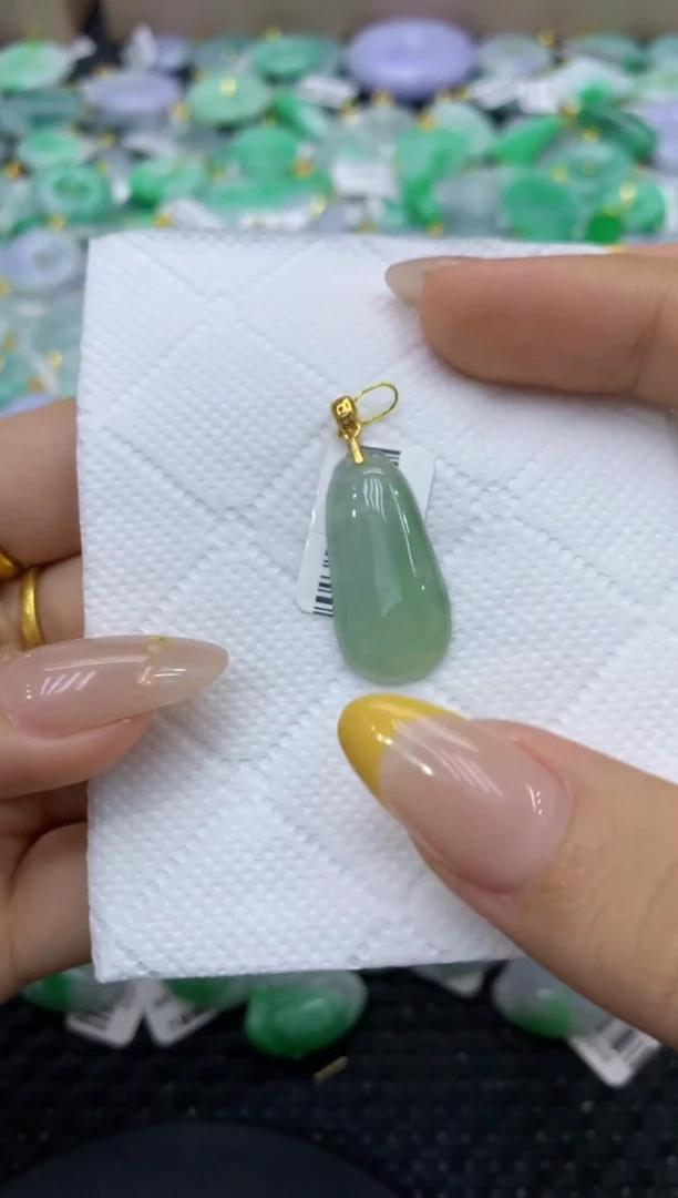 颈饰未镶嵌翡翠天然缅甸翡翠A货