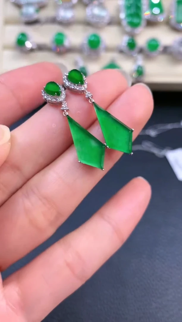 【闪购商品】翡翠耳饰18K金镶嵌b120