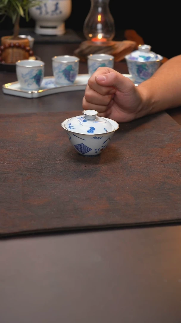 手绘琴棋书画盖碗三包银口