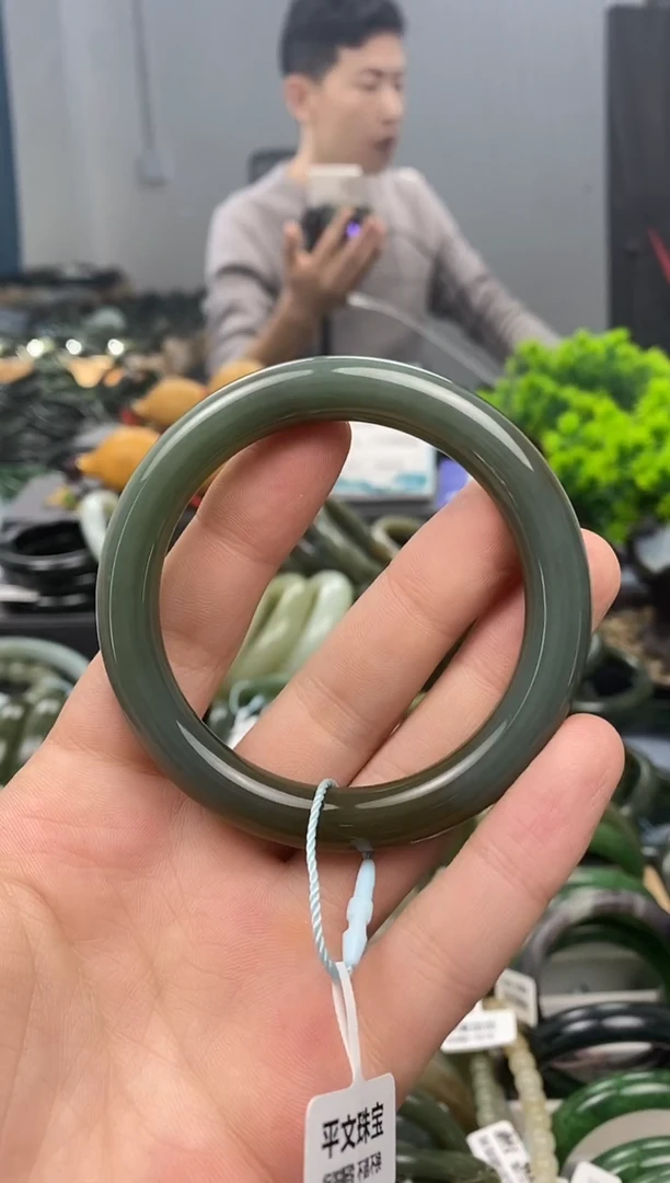 未镶嵌手镯和田玉56