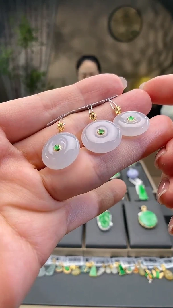 吊坠(赠链)18K金镶嵌翡翠平安扣 多样性发其一