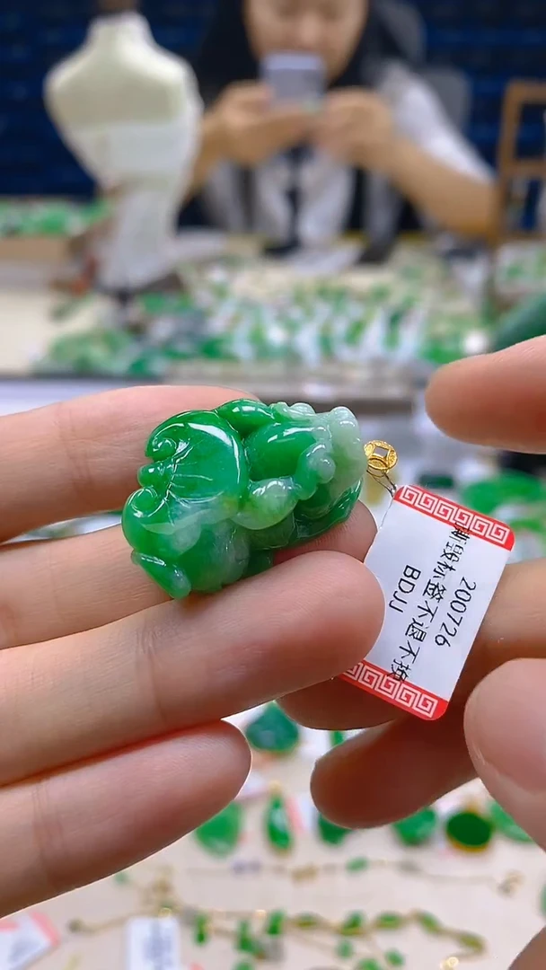 颈饰18K金镶嵌翡翠新号开播 全场乱卖