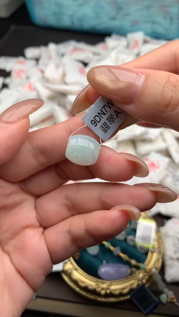 【闪购商品】翡翠挂件未镶嵌  一