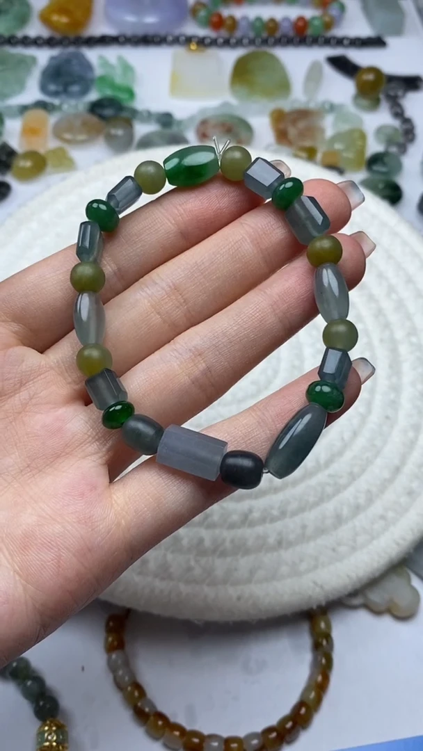 未镶嵌定制翡翠熊*?毛货定制不退不换，总价880，先付定金100