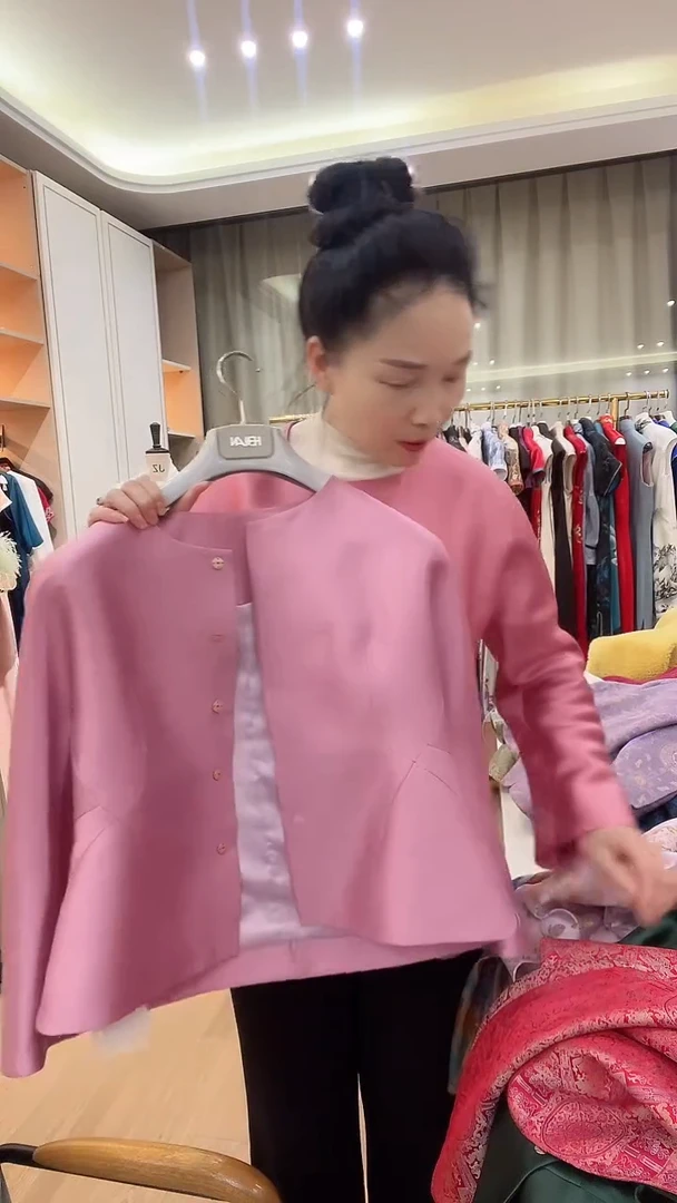 淡粉色外套L尺码