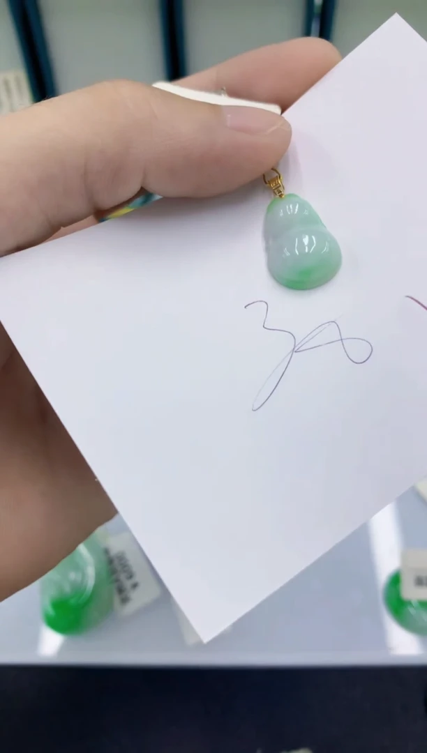 翡翠18K金镶嵌颈饰翡翠