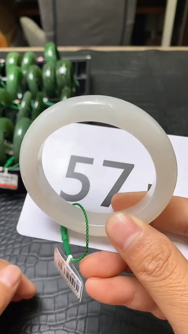 【闪购商品】和田玉白玉手镯未镶嵌一个