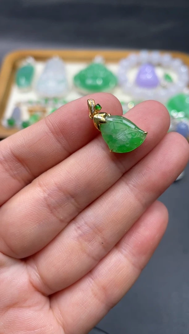 【闪购商品】翡翠颈饰18K金镶嵌82.........