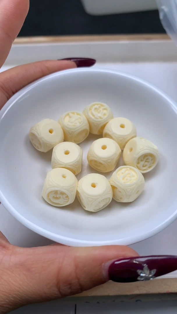 菩提散珠E849牙 牙 果 四 方 神 兽 2个5.8元