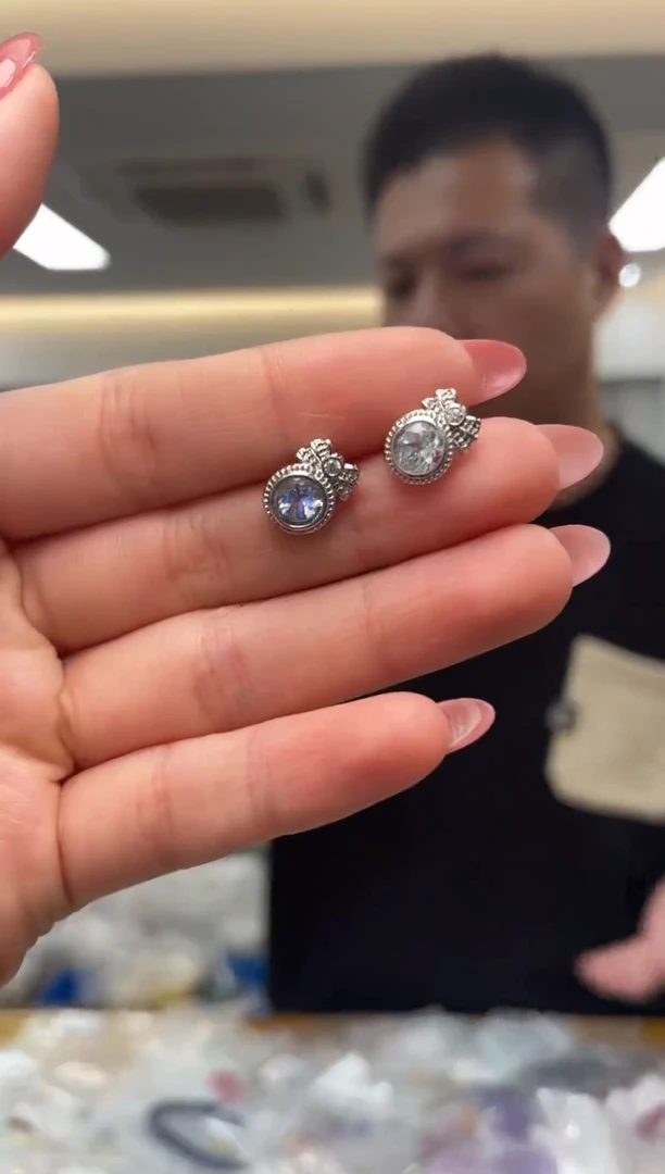 未镶嵌托帕石耳饰（多样性发一件）