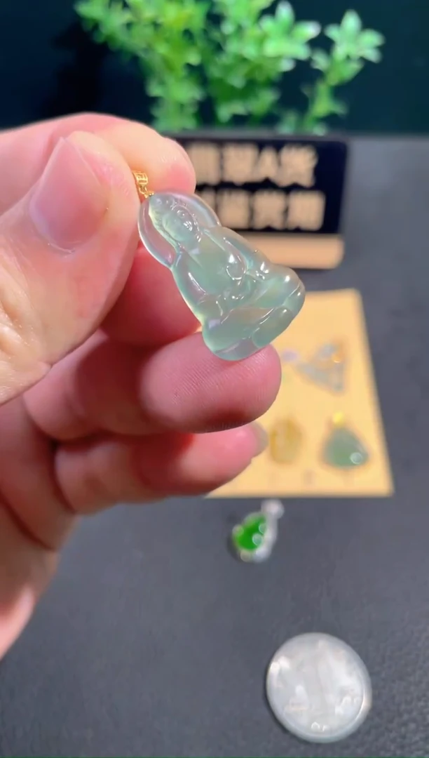 颈饰18K金镶嵌翡翠翡翠