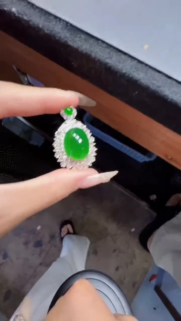 未镶嵌定制翡翠翡翠A货有轻微色差属于正常现象，蛋面多样性发货1