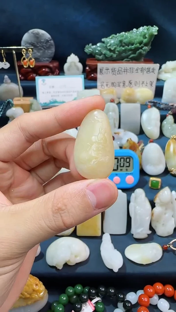 颈饰未镶嵌和田玉凛**至兔