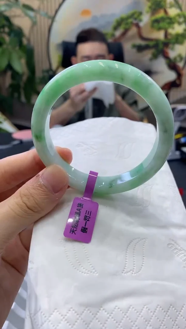 翡翠手镯未镶嵌9235