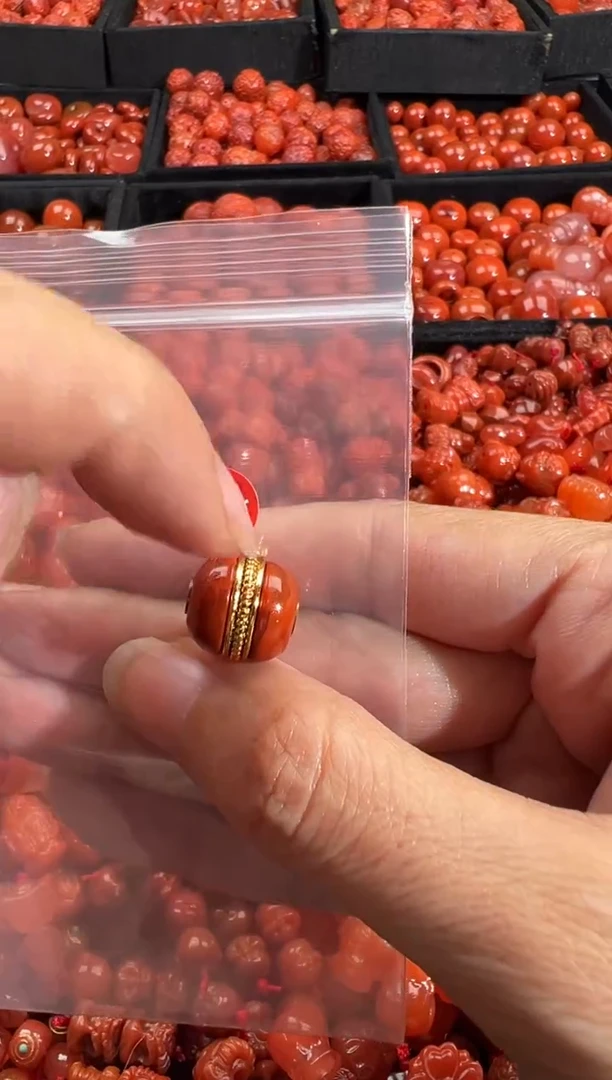 南红玛瑙未镶嵌颈饰1