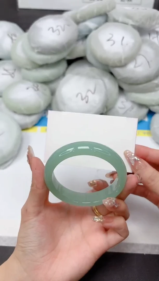 未镶嵌手镯石英质玉253-56.0