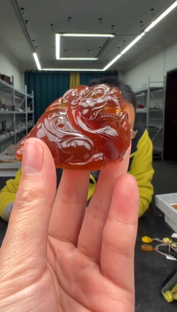 琥珀未镶嵌珠宝奇石摆件