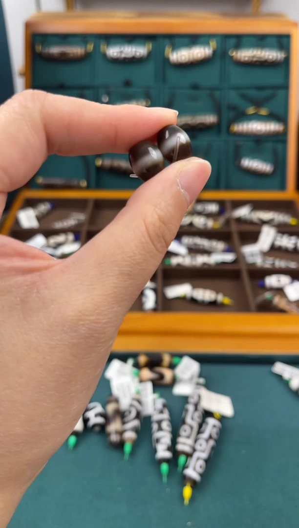 玛瑙/玉髓（覆膜）颈饰未镶嵌29微瑕随机发货