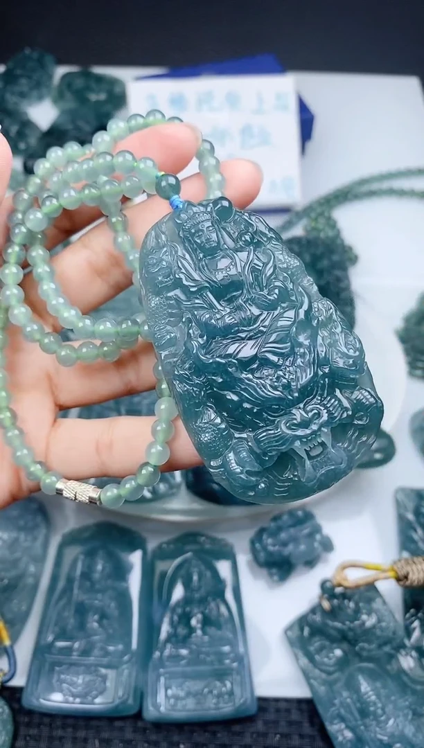 翡翠未镶嵌颈饰1·